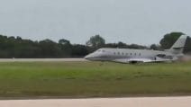 Jet si schianta ed esplode in pista in Repubblica Dominicana: i due piloti muoiono nell'incendio