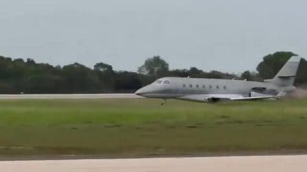 Jet si schianta ed esplode in pista in Repubblica Dominicana: i due piloti muoiono nell'incendio