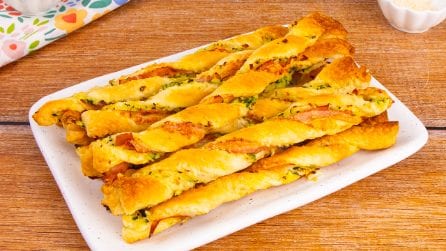 PUFF PASTRY BREADSTICKS WITH ZUCCHINI: a quick and easy appetizer to serve as a starter!