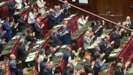 Applausi in Aula dopo l'attacco di Meloni a Vannacci: "Non siete la vera destra"