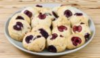 BISCOTTI MORBIDI ALLE CILIEGIE: sono dolcetti facili e veloci!