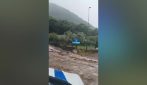 Bomba d'acqua a Solofra, allagamenti e disagi in città