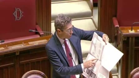 Magi mostra fac simile della scheda elettorale con scritto "il tuo voto non conta": espulso dall'Aula