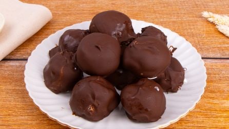 PRALINE GELATO RICOPERTE DI CIOCCOLATO: dal guscio croccante, ti basteranno 2 ingredienti!