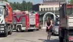 Rimane schiacciato contro un pilastro durante una manovra a Binasco: morto operaio 38enne