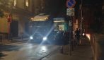 La Funicolare di Montesanto in giro per le strade di Napoli, sorpresa e traffico in città