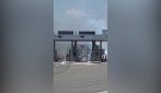 Camion in fiamme, chiuso il casello di Riccione sull'A14