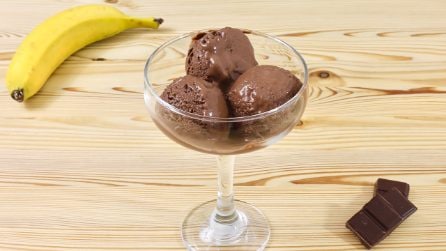 CHOCOLATE PROTEIN ICE CREAM: the perfect solution for a fresh and fit dessert!