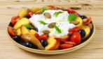 INSALATA DI PESCHE E BURRATA: il piatto estivo fresco e bilanciato!