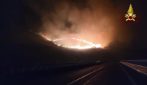 Da ieri un vasto incendio divora le campagne di Nerola: vigili del fuoco a lavoro da oltre 15 ore