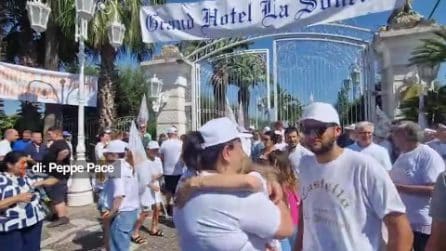 La Sonrisa chiusa: protesta dei dipendenti del Castello delle Cerimonie