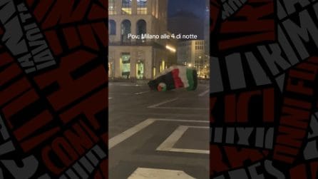 Si lancia di notte dal Duomo di Milano con il paracadute color bandiera della Palestina