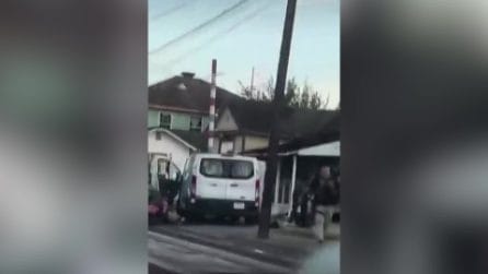 Agente dell'ICE spara e uccide un uomo a Huston