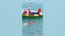 Cadavere trovato in acqua sul Lungomare di Napoli: recuperato, indagini in corso per identificarlo