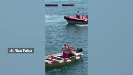 Cadavere trovato in acqua sul Lungomare di Napoli: recuperato, indagini in corso per identificarlo