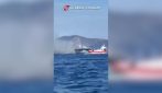 Barca in fiamme nelle acque di Tavolara, naufraghi si salvano saltando in acqua