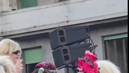 "Salvini faceva p*****i alle trans": frase choc al Pride di Milano. Lui risponde: "Ci vediamo in tribunale"
