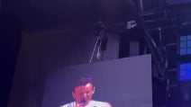 Aiello attacca Vannacci al Milano Pride: "Un mostro in tv dice che quelli come me possono guidare"