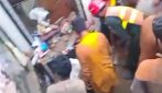 Tragedia a Lahore: crolla tetto di un centro di ripetizioni, 14 bambini morti