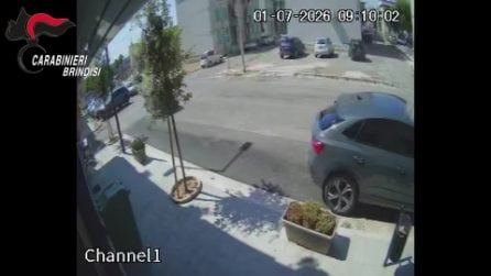 Carovigno, assalto al portavalori a pochi metri dalla caserma dei carabinieri: tre arresti, uno dei rapinatori ferito