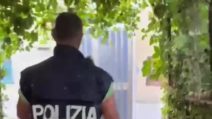 Fiumicino, massacrano con una spranga 19enne e amico intervenuto in suo aiuto: arrestati due gemelli