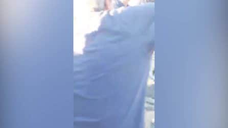 Prato, sgomberato il presidio alla Acca: tensioni e scontri davanti all’azienda a Carmignano
