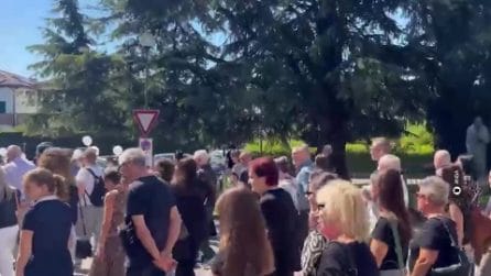 A San Stino di Livenza chiesa piena per il funerale di Chiara Guerra
