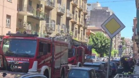Ucciso a coltellate dopo una lite a Palermo: un'altra persona barricata in casa, palazzo evacuato