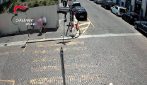 Rapinano un turista davanti alla caserma dei carabinieri a Milano