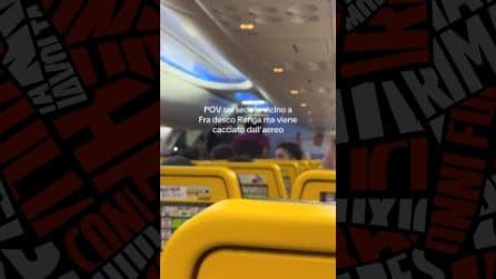 Francesco Renga allontanato da un volo Ryanair dopo una discussione con gli steward