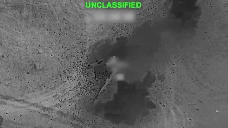 Nuovi raid USA contro l'Iran dopo la chiusura di Hormuz: le immagini dell'attacco