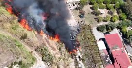 Incendio ad Agnano, fiamme vicino alla Solfatara: il video dal drone
