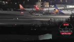 Il video dell'aereo Ryanair che perde una ruota all'aeroporto di Lanzarote