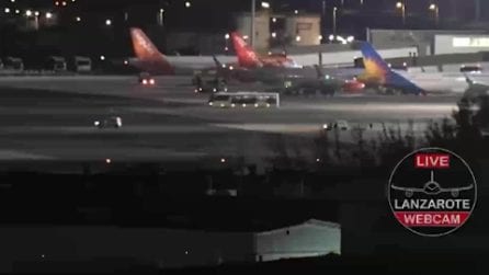 Il video dell'aereo Ryanair che perde una ruota all'aeroporto di Lanzarote