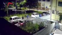 Aggrediscono un 30enne a Milano e lo feriscono con un machete: 17enni accusati di tentato omicidio