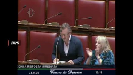 Quando Francesco Emilio Borrelli chiese al Ministro Giuli di firmare il decreto per il superamento degli animali nel circo: "Qui c'è la penna"