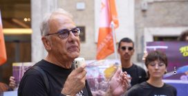 LAV mostra le immagini delle violenze sugli animali nei circhi fuori il Ministero della Cultura