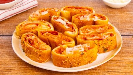 PIZZA STROMBOLI: il gustoso rotolo di pizza ripieno originario degli Stati Uniti!