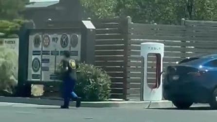 Il video della sparatoria fuori da un fast-food in Idaho: tre persone uccise