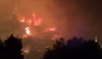 Incendio nella notte al Parco dell'Addolorata ad Agrigento, case al sicuro