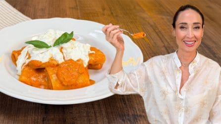 PACCHERI SUPER CREMOSI CON BURRATA E POMODORINI: la ricetta estiva che non vedrai l'ora di provare!