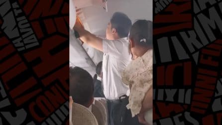 Power bank prende fuoco a bordo dell'aereo: paura tra i passeggeri