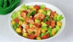 INSALATA DI GAMBERI: la ricetta esotica che si prepara in pochi minuti!