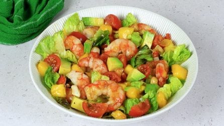 INSALATA DI GAMBERI: la ricetta esotica che si prepara in pochi minuti!