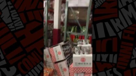 Sisma in Giappone, esplosione in un centro commerciale, persone intrappolate