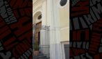 La chiesa di Santa Maria del Soccorso assaltata dalle blatte a Napoli