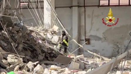 A Messina crolla un edificio di due piani con negozi e appartamenti: 6 dispersi