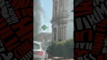Incendio in una villetta a Paderno Dugnano: colonna di fumo visibile per chilometri