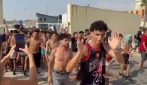 Crisi migratoria a Ceuta, migliaia di arrivi: Madrid schiera l'esercito