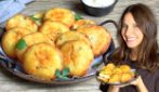 FRITTELLE DI RICOTTA SALATE: morbide dentro e con una crosticina dorata fuori.